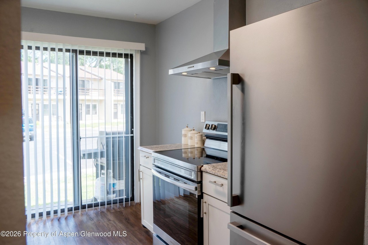 998 Wamsley Way - Photo 4 of 12