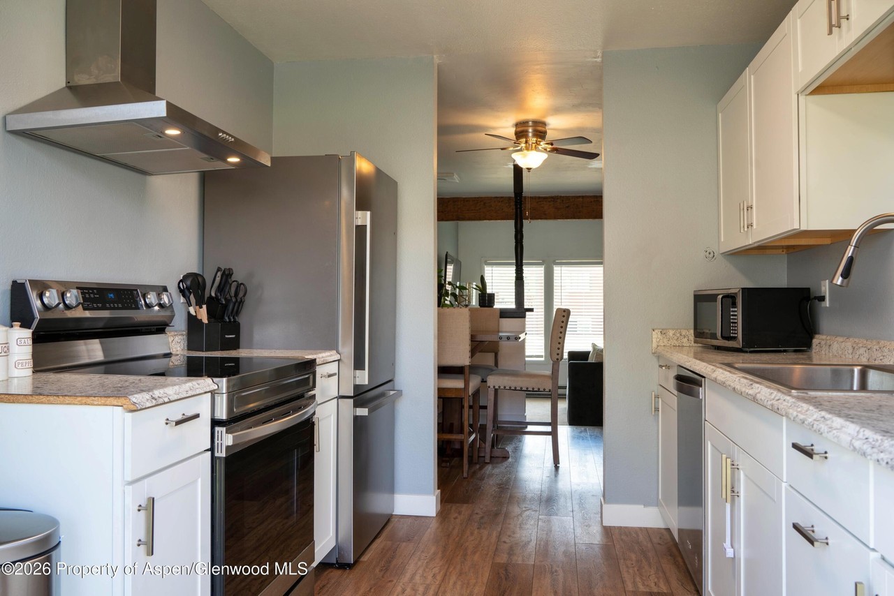 998 Wamsley Way - Photo 5 of 12