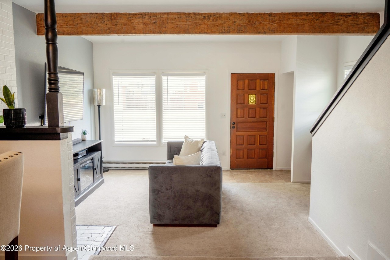 998 Wamsley Way - Photo 7 of 12
