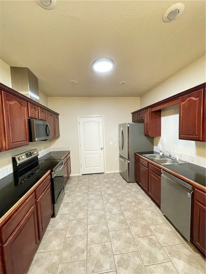 3932 Allegheny Ter #B - Photo 4 of 12