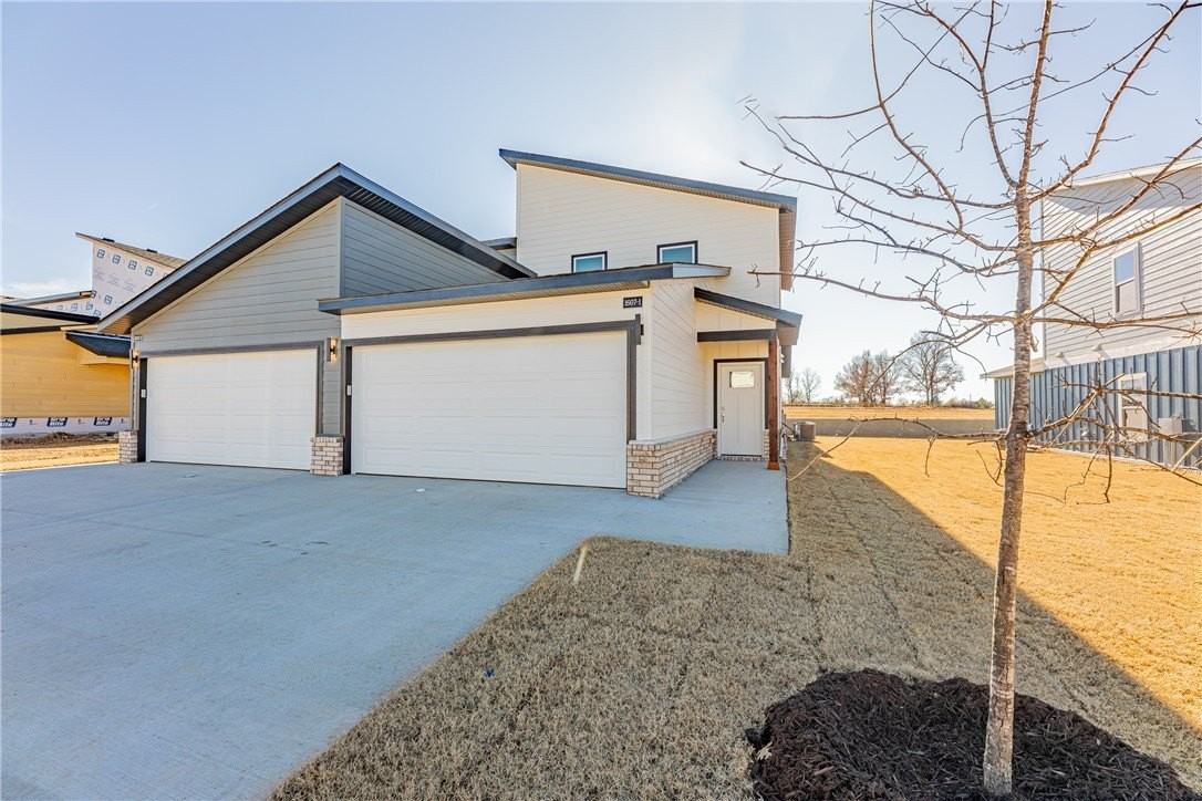 1603 Sw Casuarina Dr #1 - Photo 2 of 28