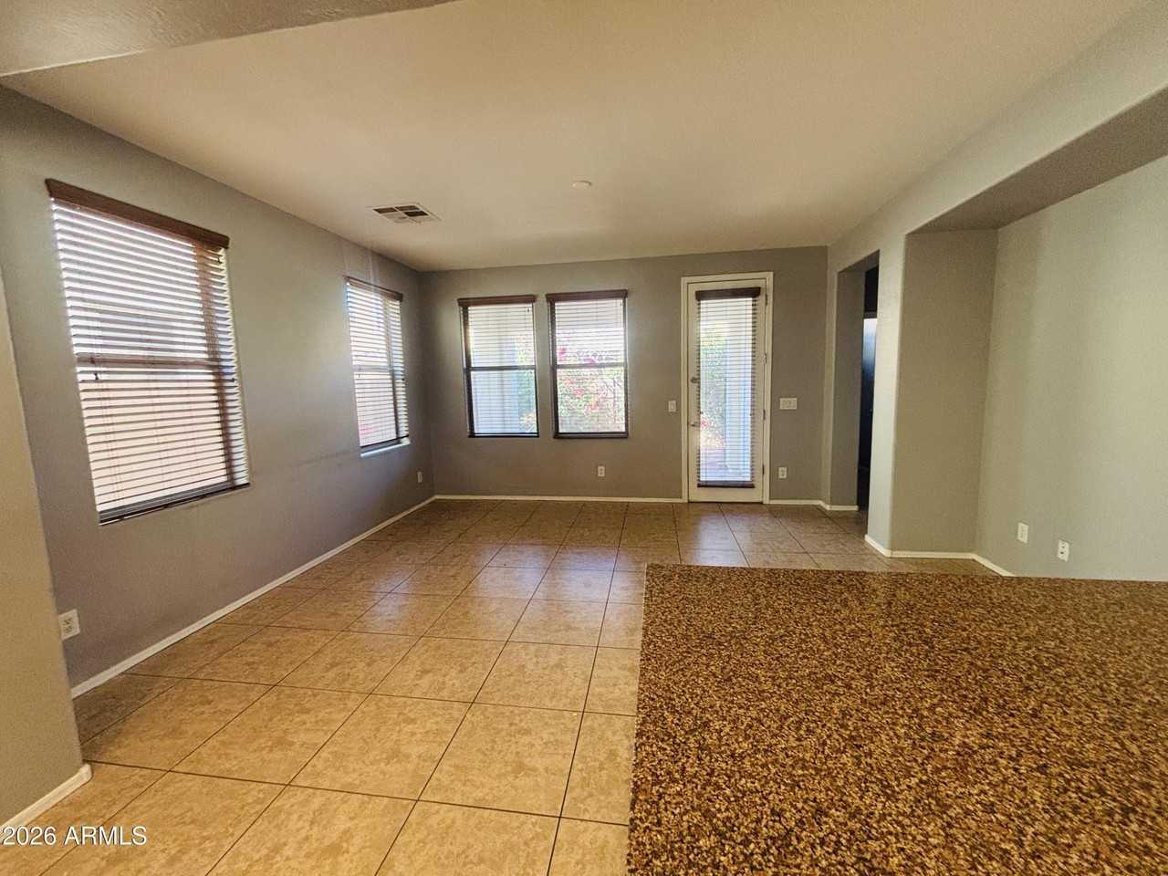 3262 E Oakland St - Photo 5 of 30