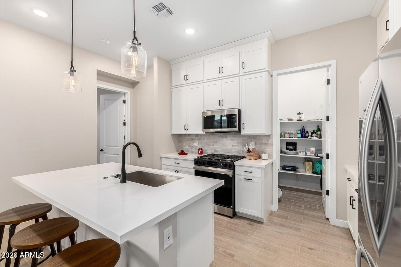 5676 N 205th Ln - Photo 7 of 33