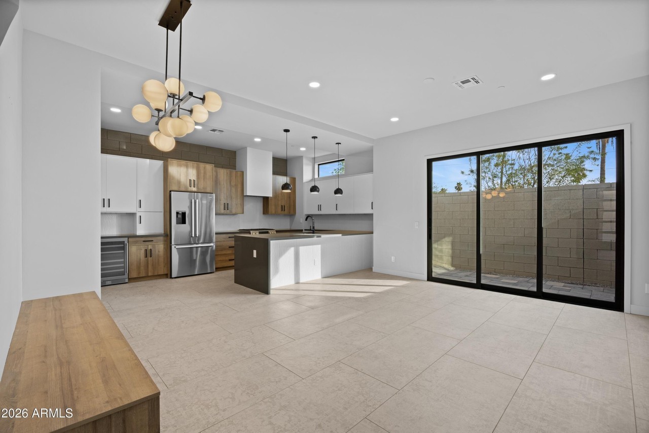 377 E Windsor Ave #21 - Photo 4 of 20