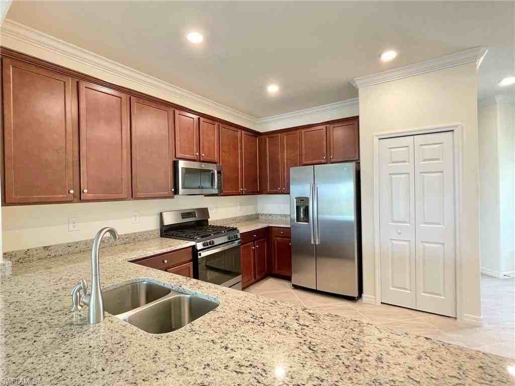 17781 Woodland Ct - Photo 3 of 21
