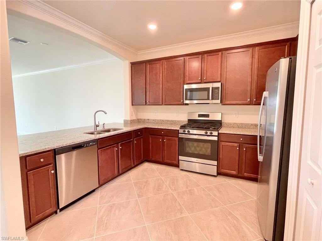 17781 Woodland Ct - Photo 4 of 21