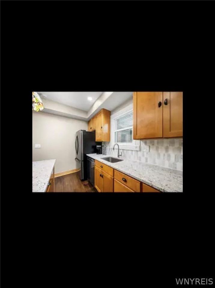 284 Hoyt St - Photo 7 of 12