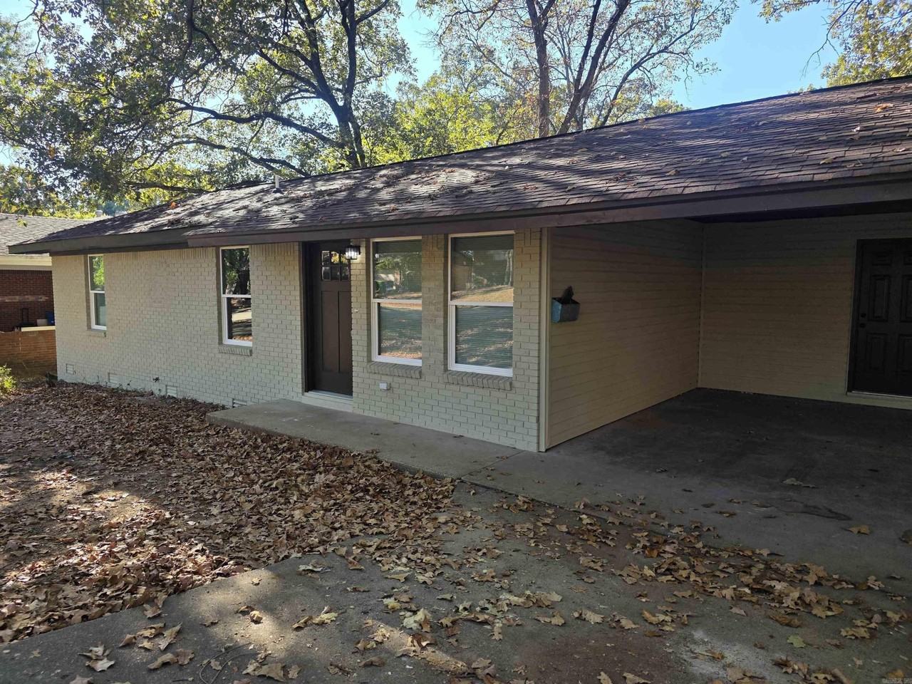4705 N Locust St - Photo 2 of 27