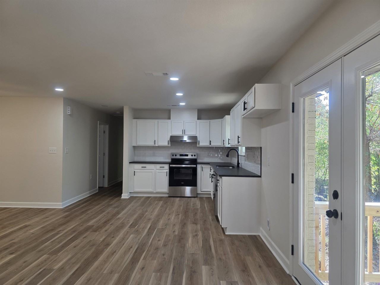 4705 N Locust St - Photo 6 of 27