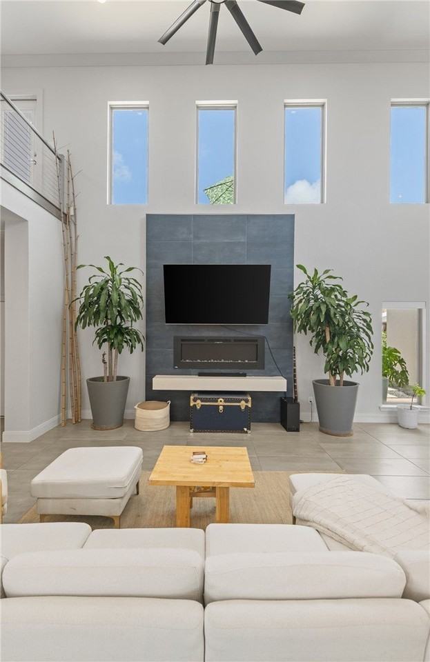 15130 Reales Dr - Photo 4 of 33