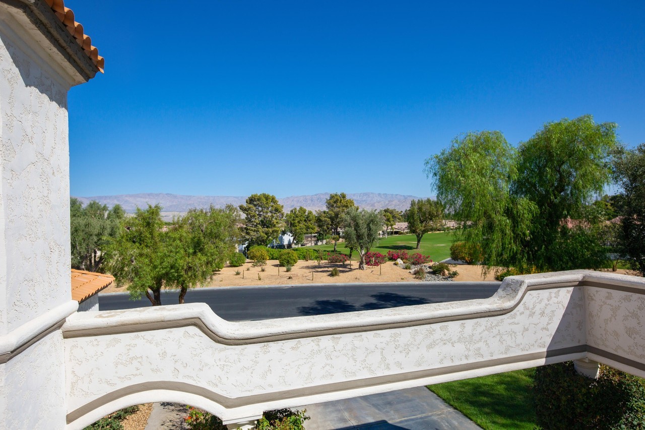 415 Desert Falls Dr N - Photo 4 of 50