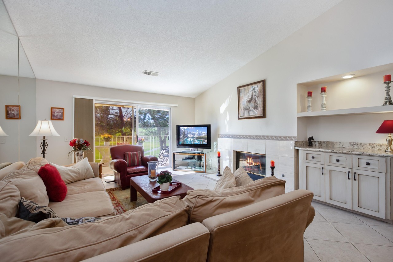 415 Desert Falls Dr N - Photo 7 of 50