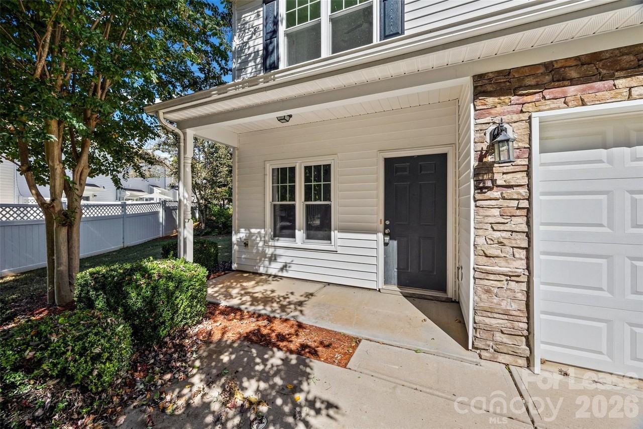 305 Sandy Spring Ln - Photo 2 of 37