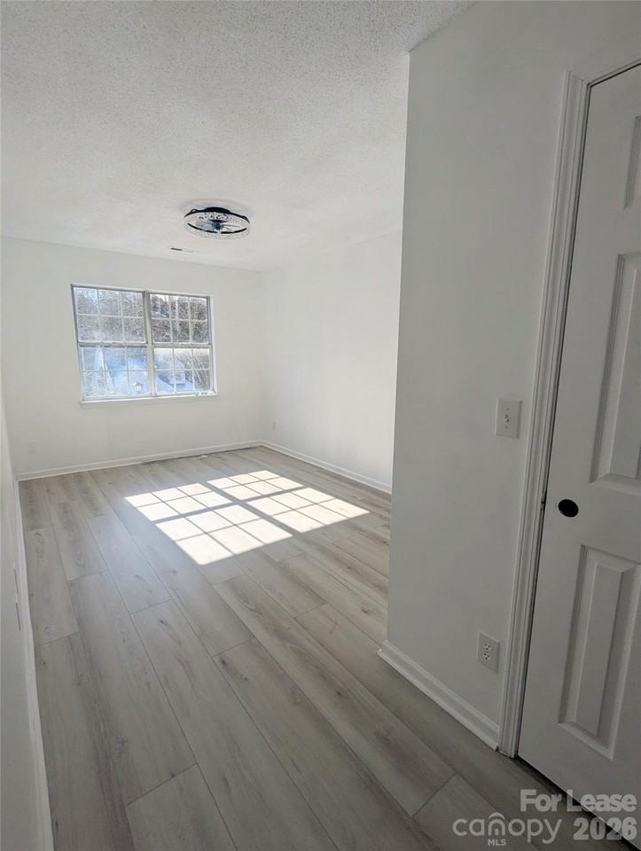 5976 Prescott Ct - Photo 4 of 27