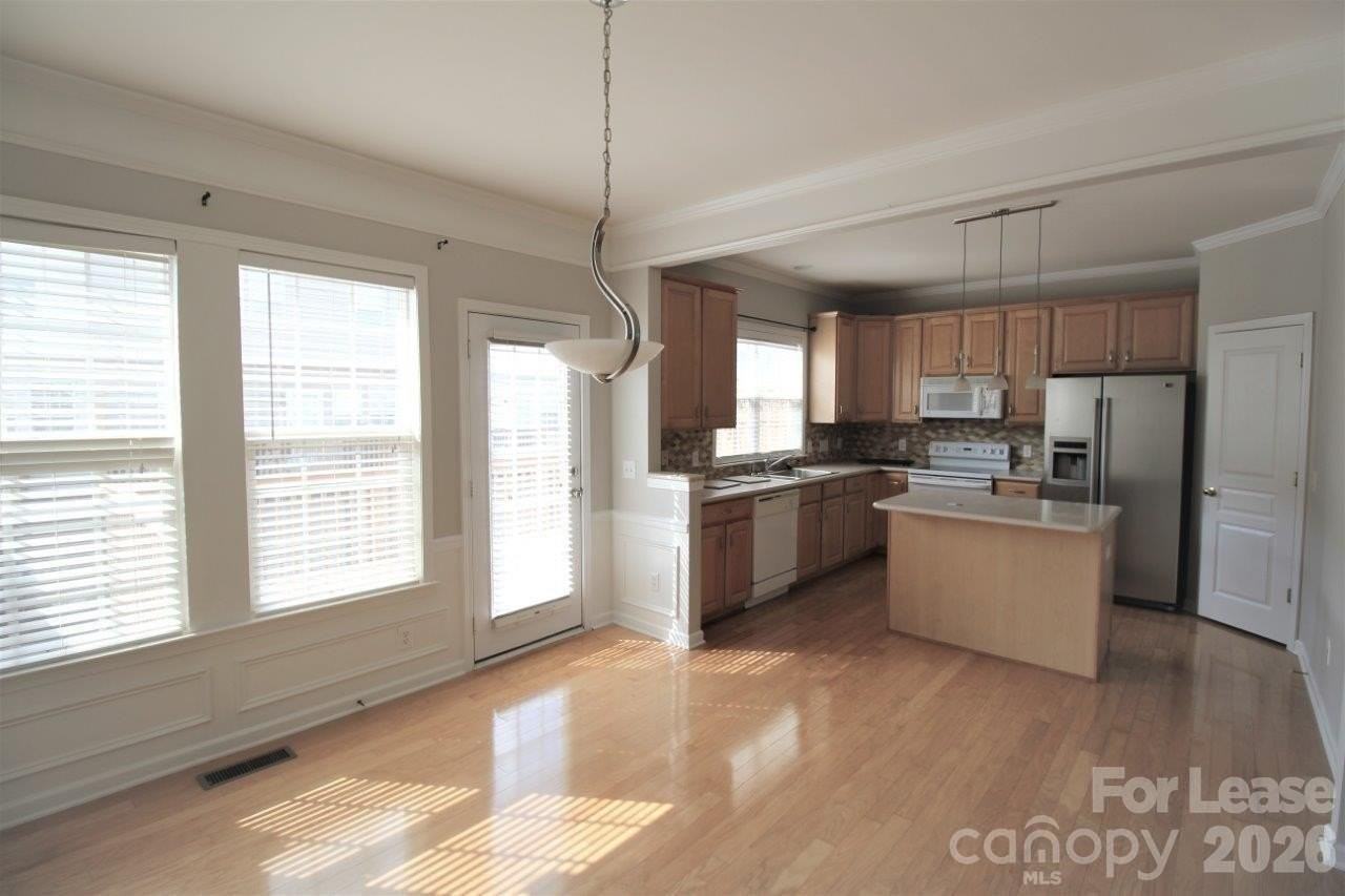 11324 Costigan Ln - Photo 4 of 26