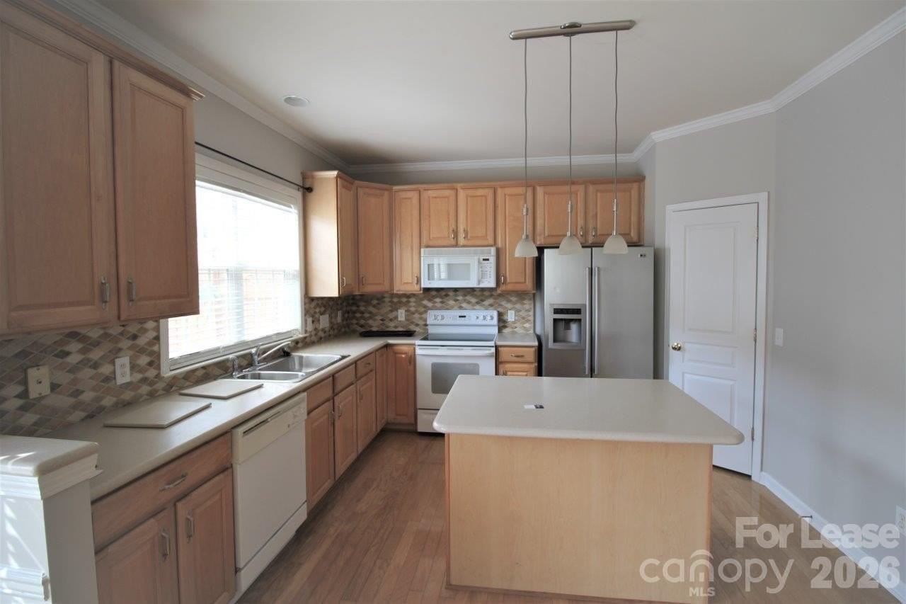 11324 Costigan Ln - Photo 5 of 26