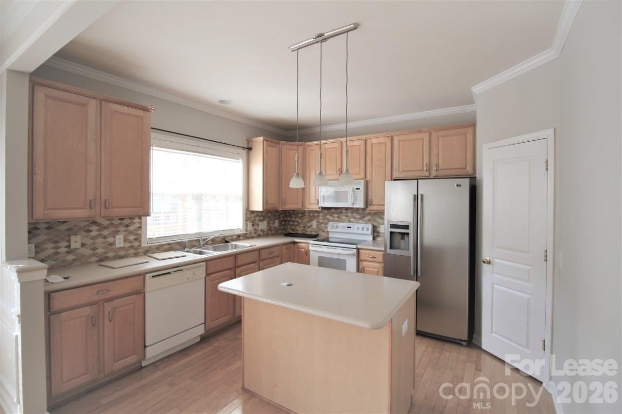 11324 Costigan Ln - Photo 6 of 26