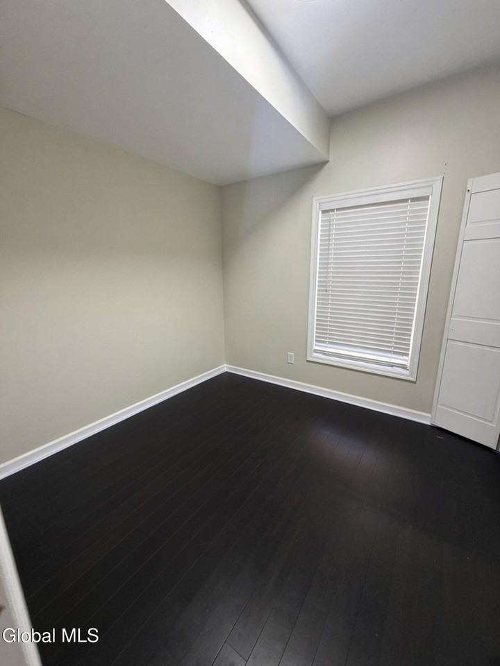 101 Prospect St #1 - Photo 5 of 15