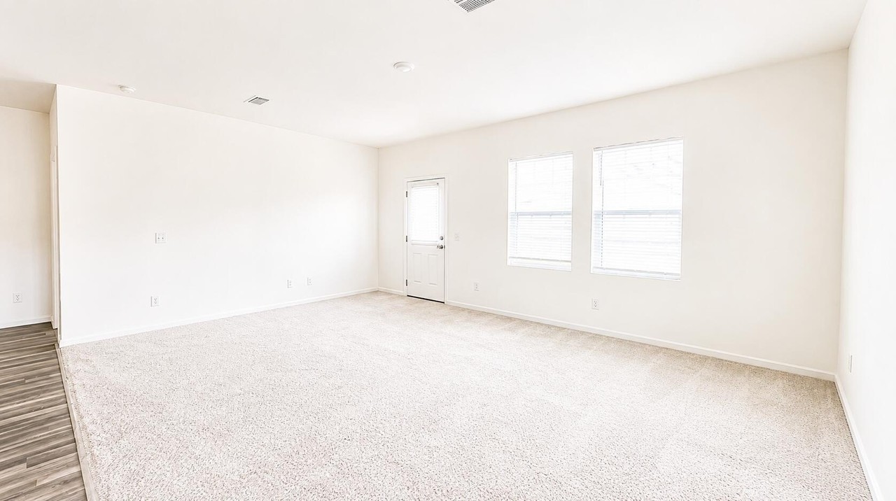512 Pender Woods Dr - Photo 3 of 16