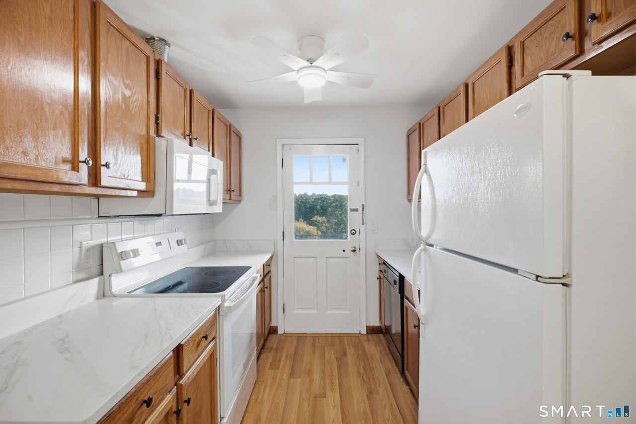 120 Columbus Pl #19 - Photo 4 of 15