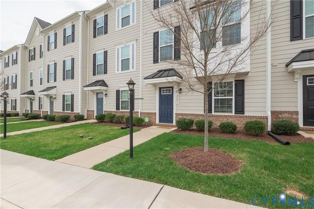 10221 Wenden Way - Photo 3 of 31