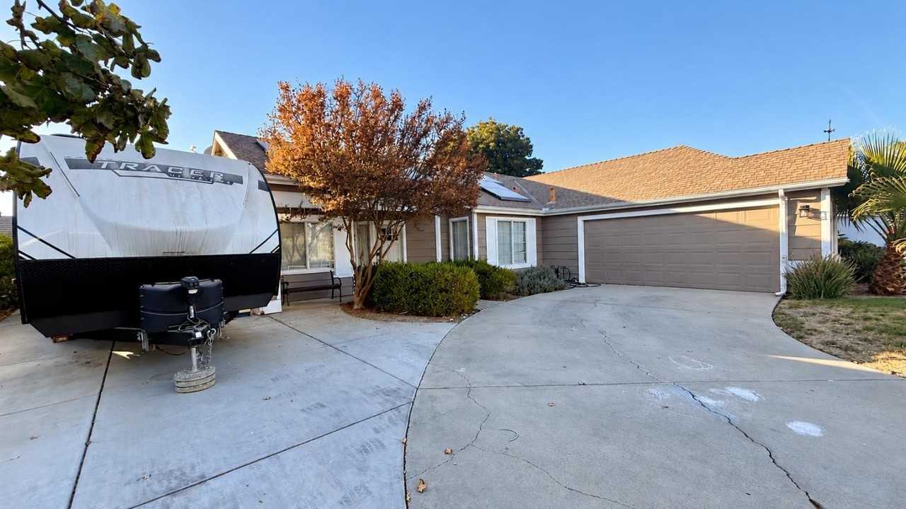 3166 Holly Ct - Photo 3 of 17