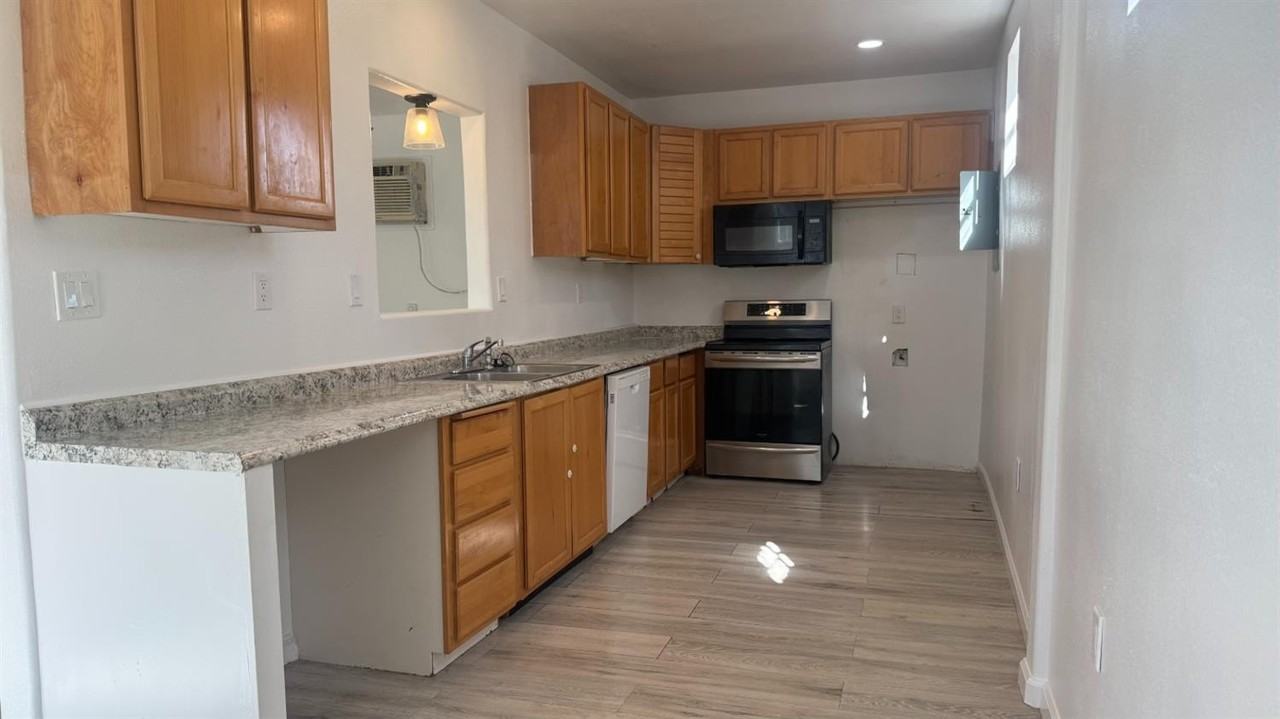 2145 Dairy Ave - Photo 2 of 9