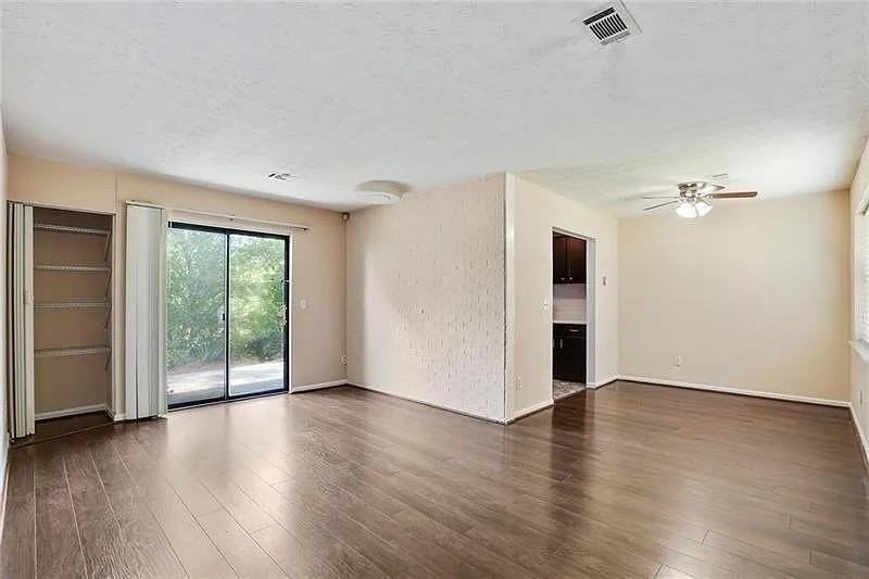 76 Sandalwood Cir - Photo 2 of 19