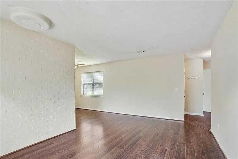 76 Sandalwood Cir - Photo 4 of 19