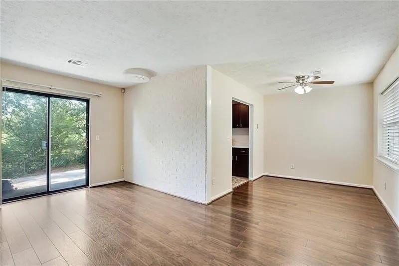 76 Sandalwood Cir - Photo 5 of 19