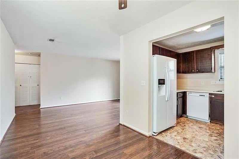 76 Sandalwood Cir - Photo 7 of 19