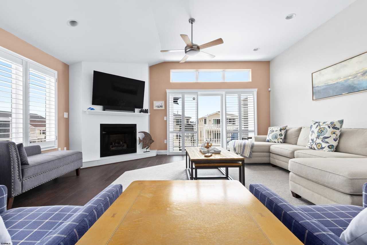 210 11th St N - Photo 5 of 28