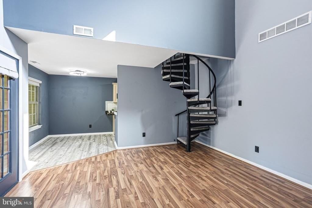 343 Tavistock - Photo 4 of 27