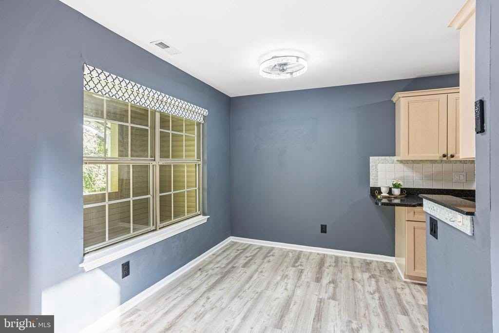 343 Tavistock - Photo 5 of 27