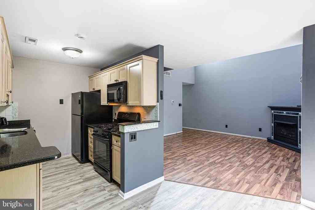 343 Tavistock - Photo 6 of 27