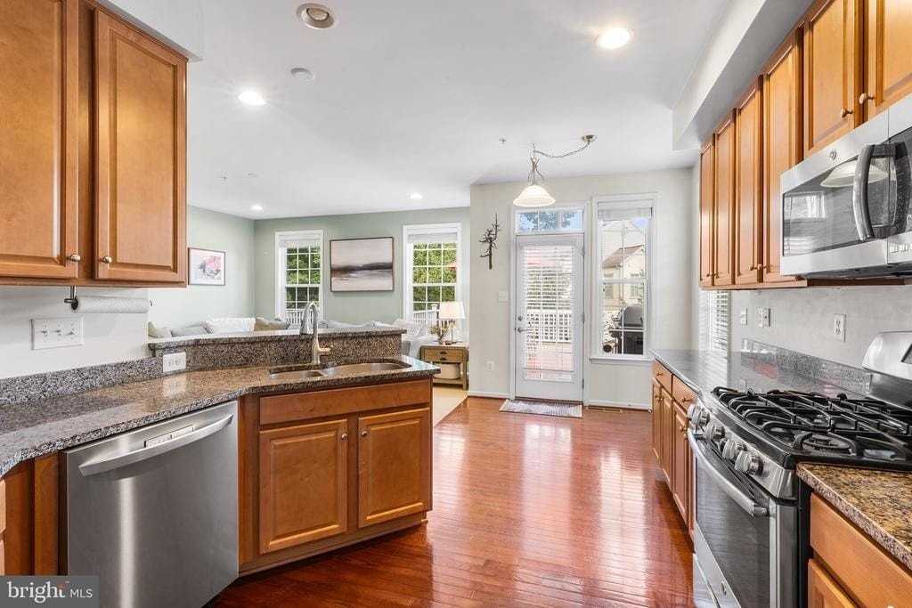 1263 Derry Ln - Photo 4 of 28
