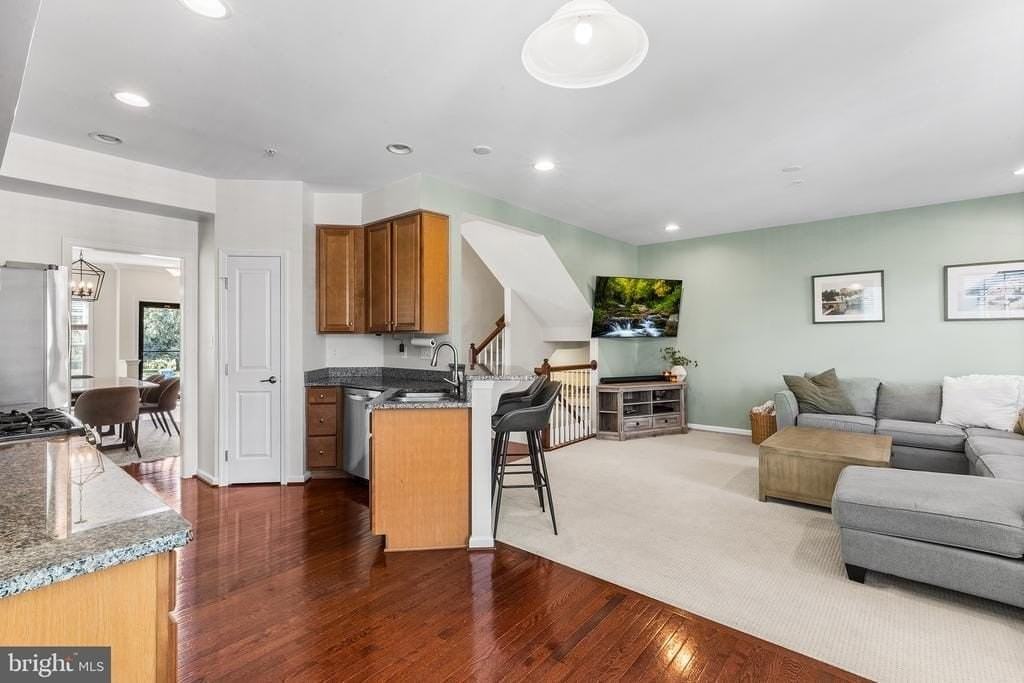 1263 Derry Ln - Photo 7 of 28