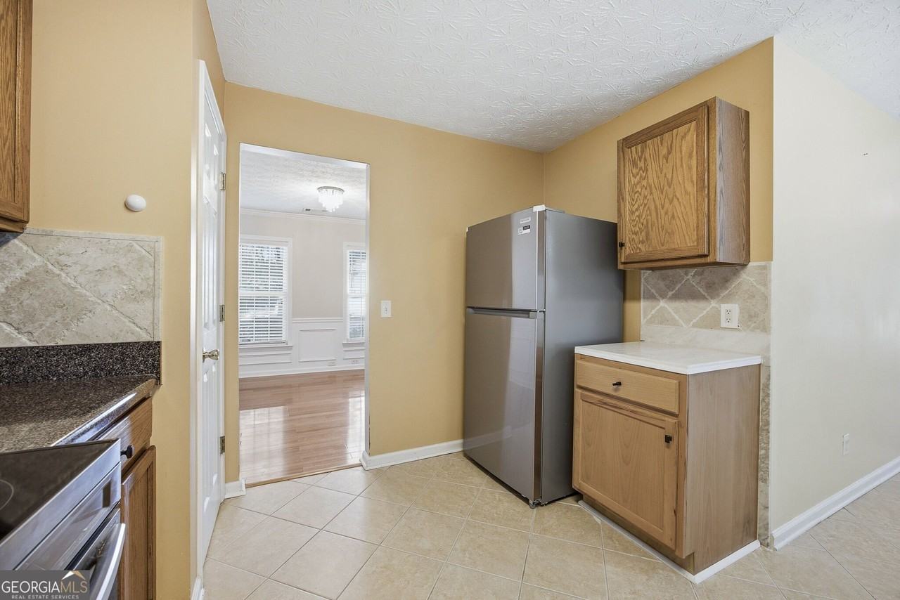 2562 Plymouth Way - Photo 5 of 25