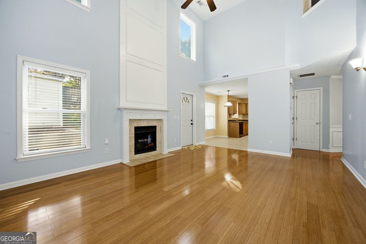 2562 Plymouth Way - Photo 6 of 25