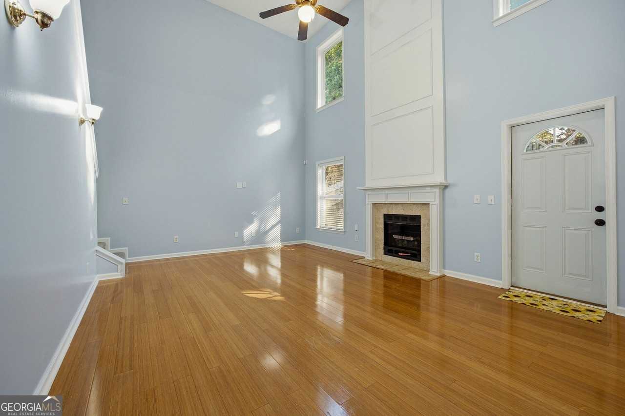 2562 Plymouth Way - Photo 7 of 25
