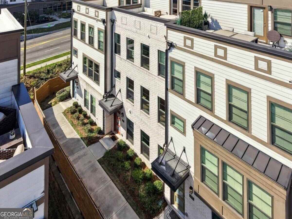 1045 Burnside Rd Nw - Photo 2 of 43