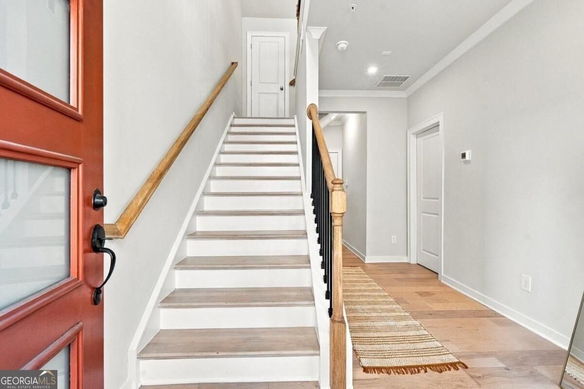 1045 Burnside Rd Nw - Photo 3 of 43
