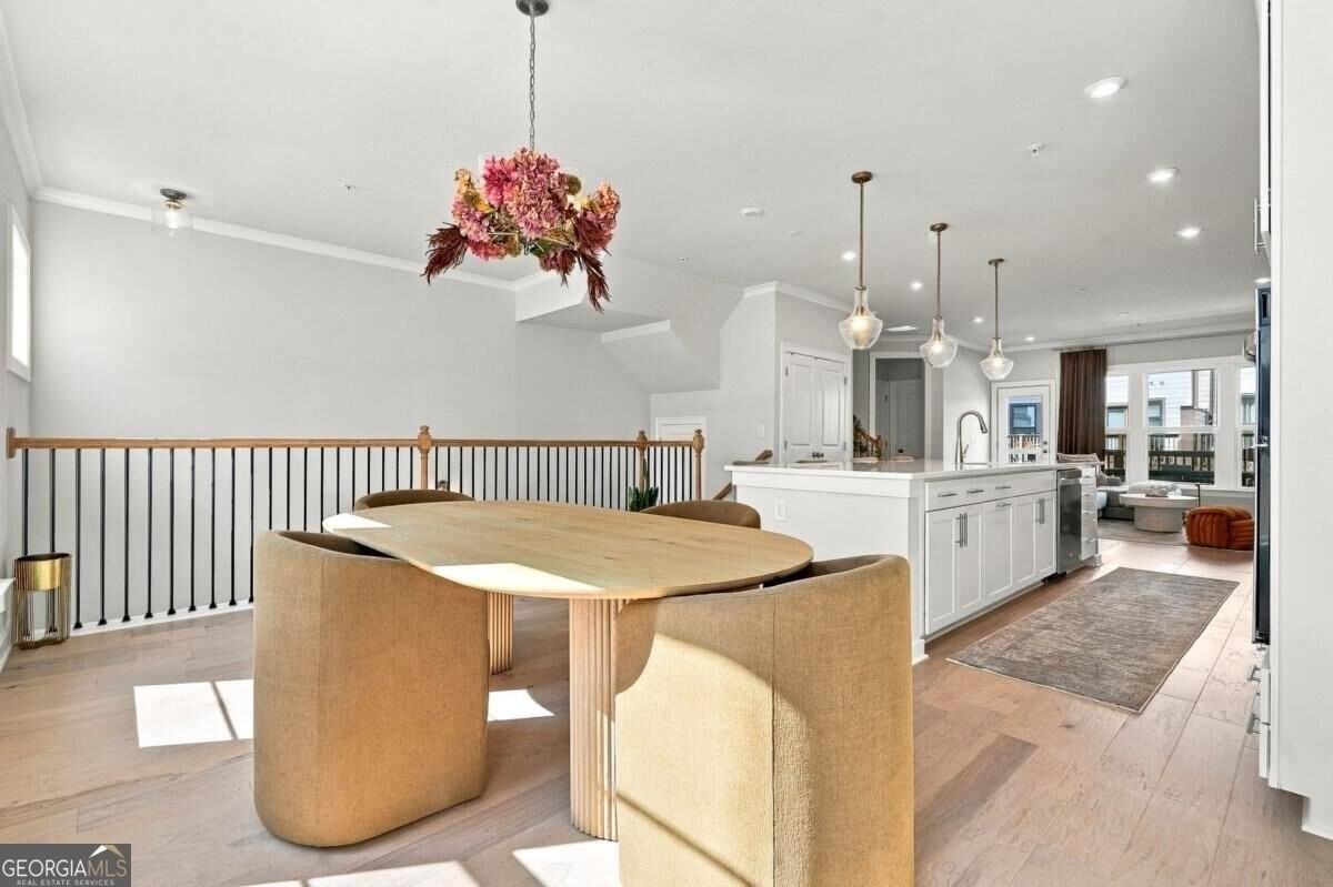 1045 Burnside Rd Nw - Photo 4 of 43