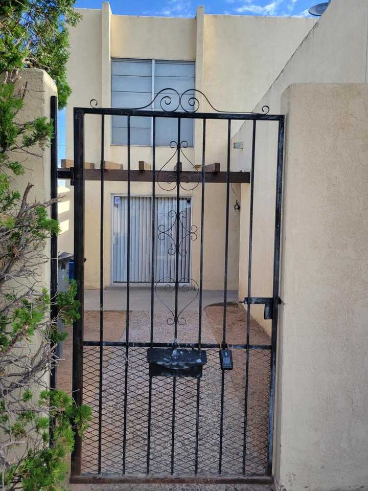 10401 Ashwood Dr - Photo 3 of 50