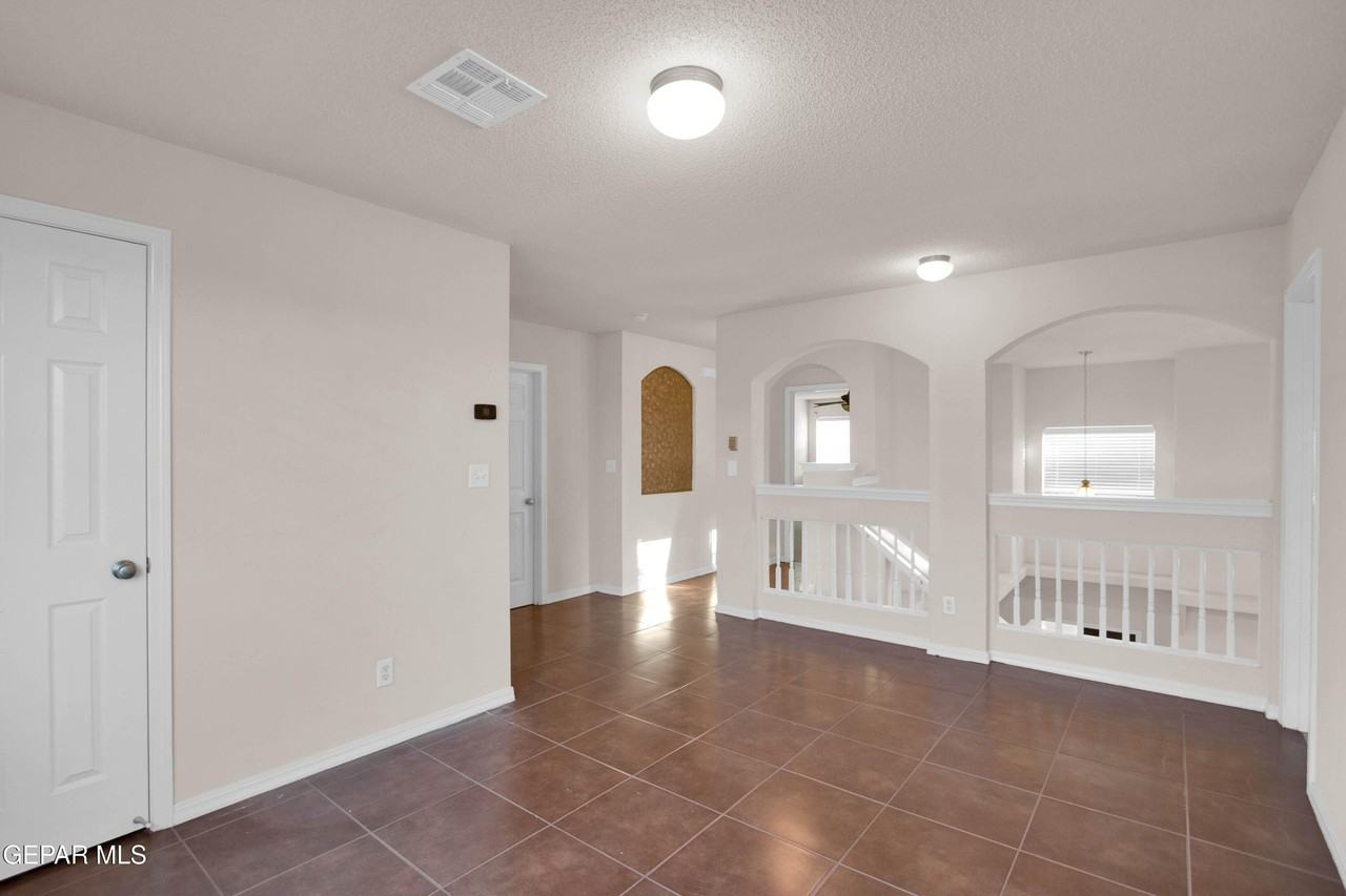 7113 Century Plant Dr - Photo 3 of 19