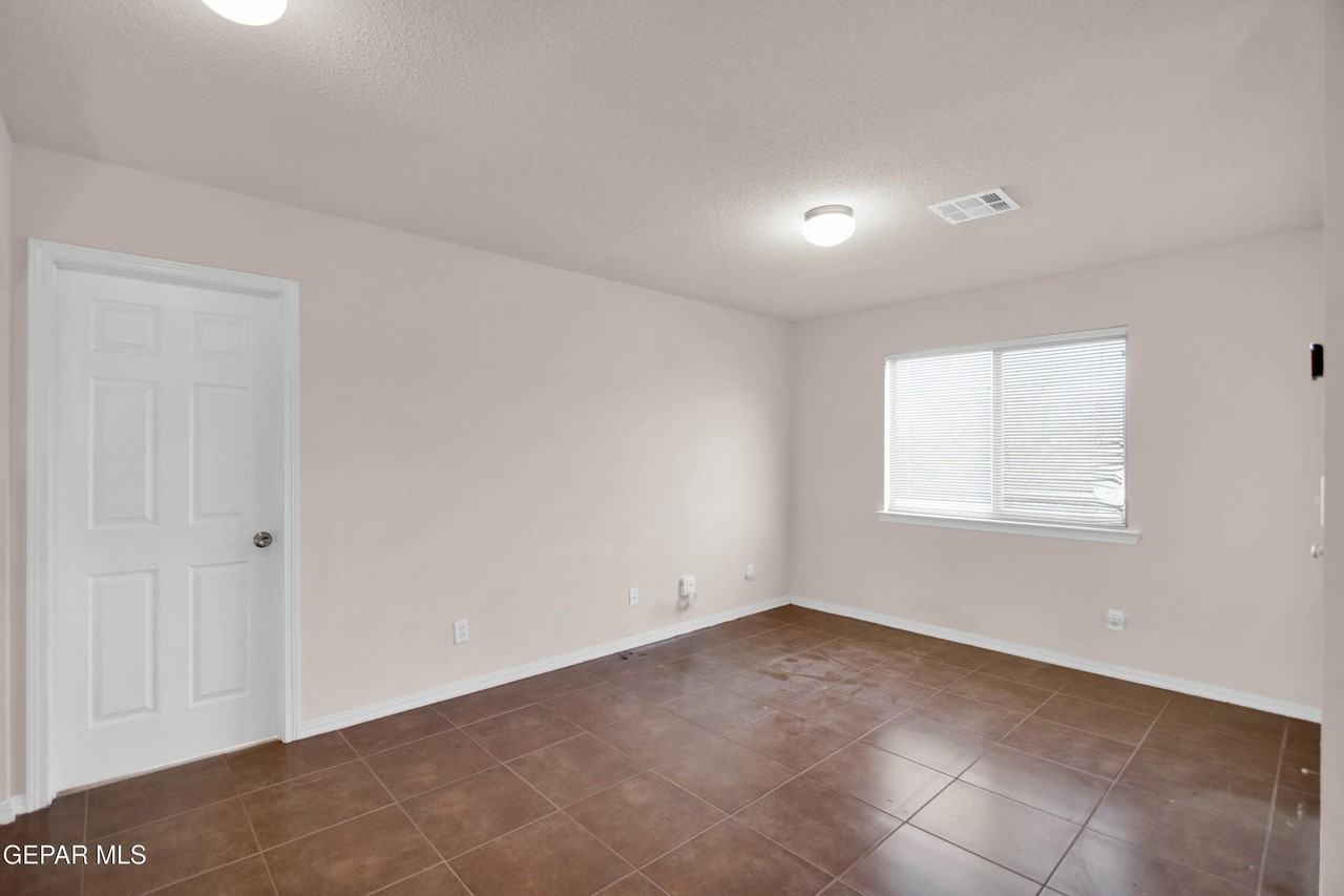 7113 Century Plant Dr - Photo 7 of 19