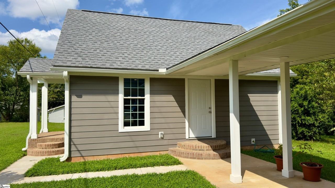 165 1/2 Moore St - Photo 3 of 23