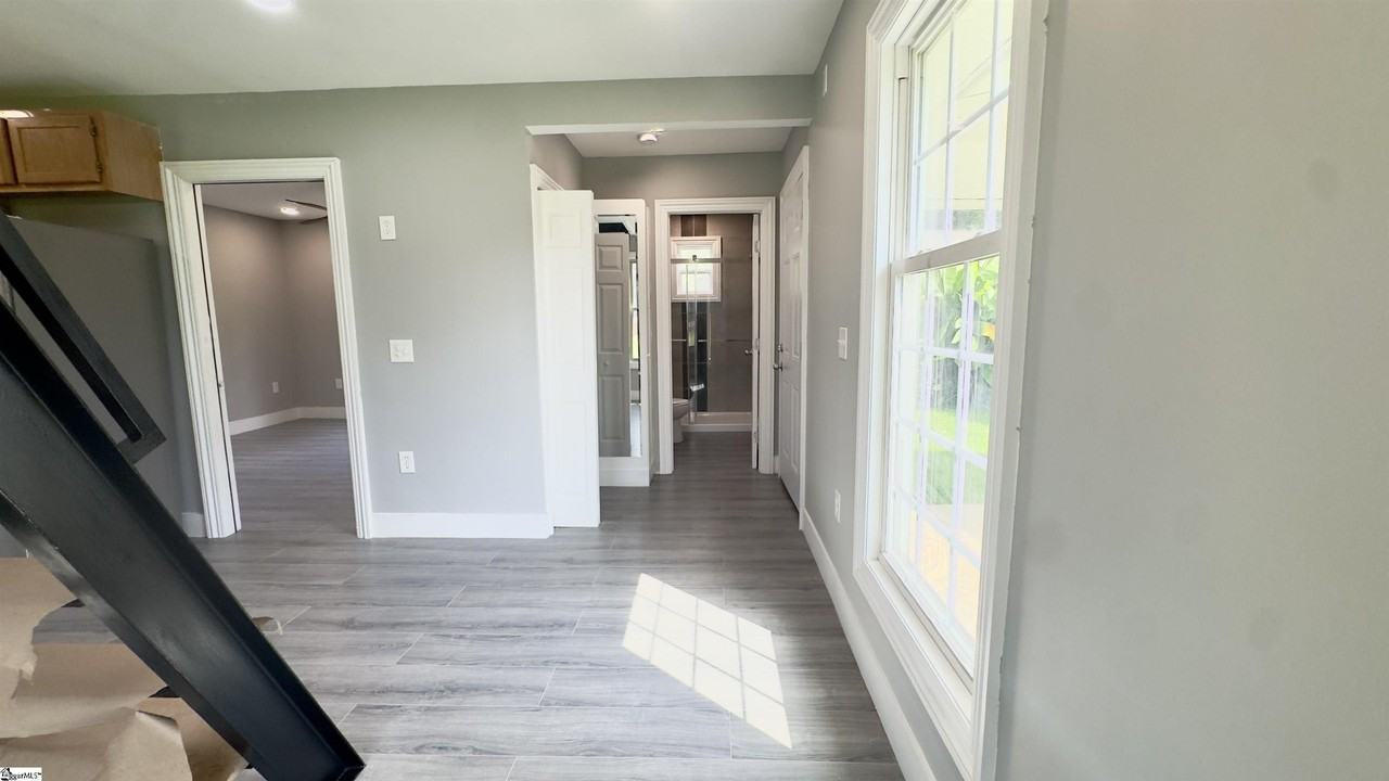 165 1/2 Moore St - Photo 5 of 23