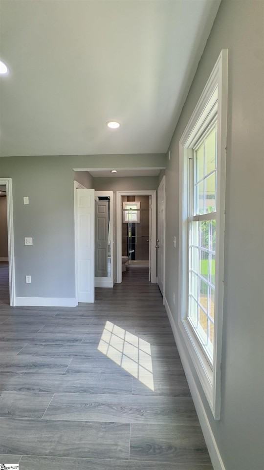 165 1/2 Moore St - Photo 6 of 23