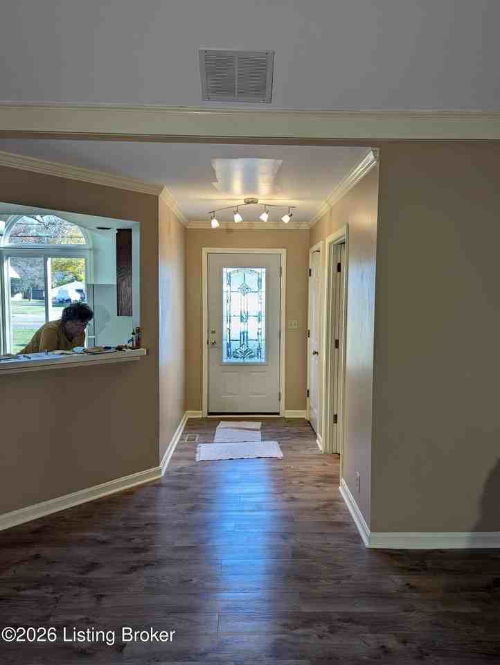 7605 New La Grange Rd - Photo 2 of 21